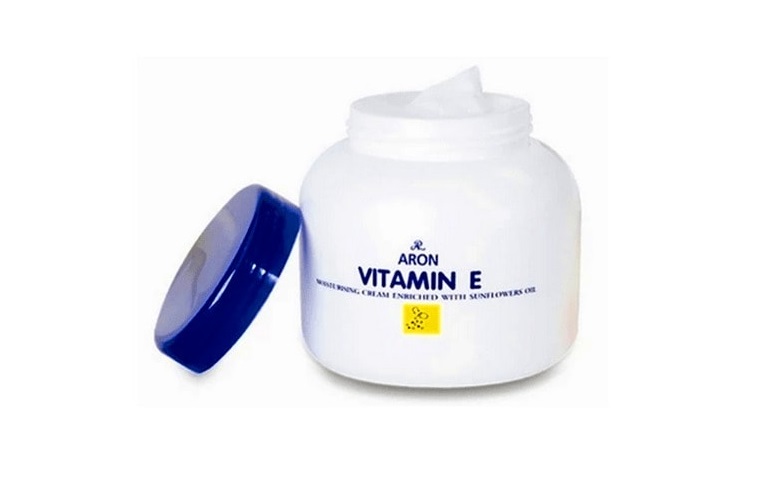 Kem dưỡng có chứa vitamin E sẽ giúp dưỡng ẩm và làm dịu những cơn ngứa