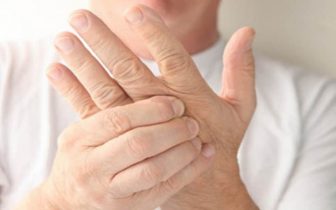 Ngứa kẽ ngón tay- nguyên nhân và cách điều trị