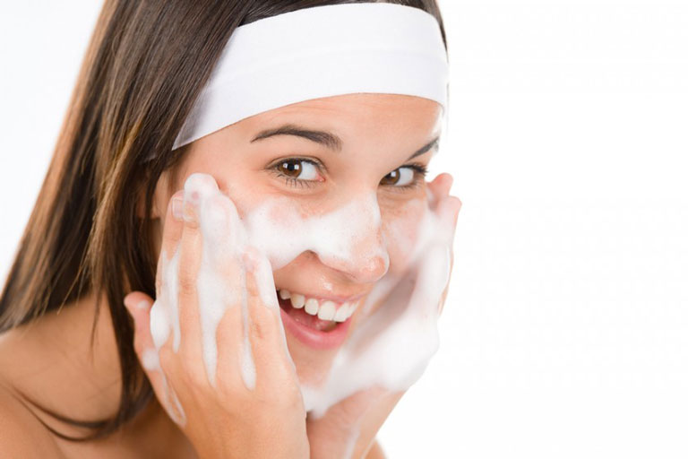 Giữ gìn vệ sinh da mặt giúp giảm thâm mụn hiệu quả