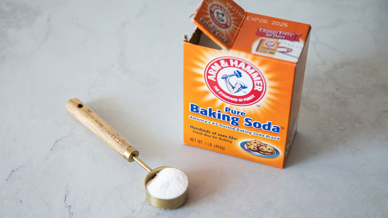 Baking soda nổi tiếng với khả năng làm sạch sâu trong từng lỗ chân lông