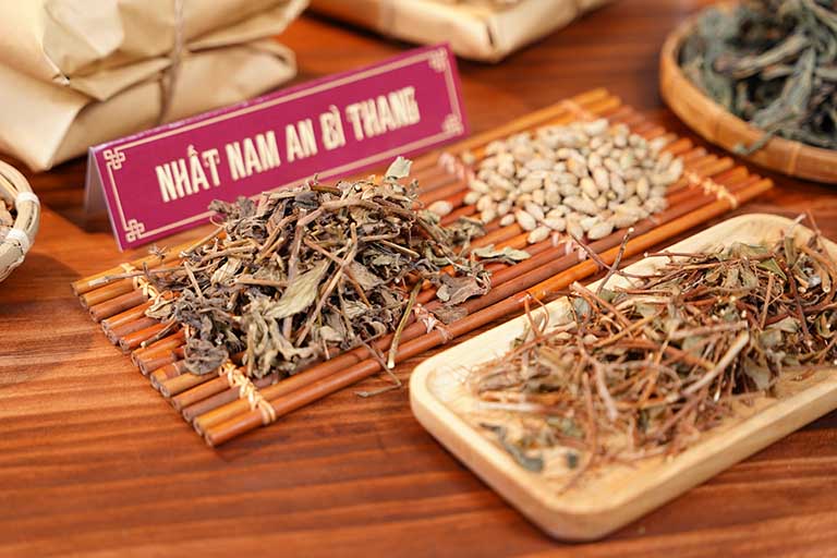 Nhất Nam An Bì Thang điều trị viêm da dầu toàn diện