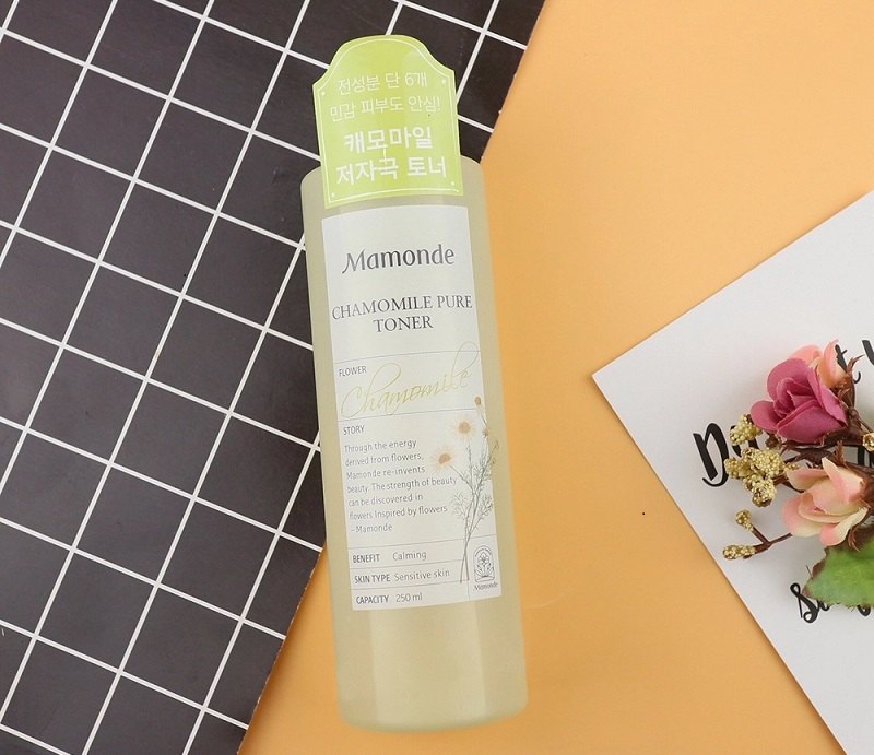 Toner cho da nhạy cảm Mamonde Chamomile Pure Toner