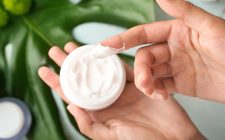 Chế độ chăm sóc, dưỡng da: Tăng hiệu quả điều trị, hỗ trợ giảm triệu chứng, phục hồi nhanh các tổn thương da.